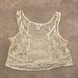 🧚🏼‍♀️3/$10 UO layering lace crop top